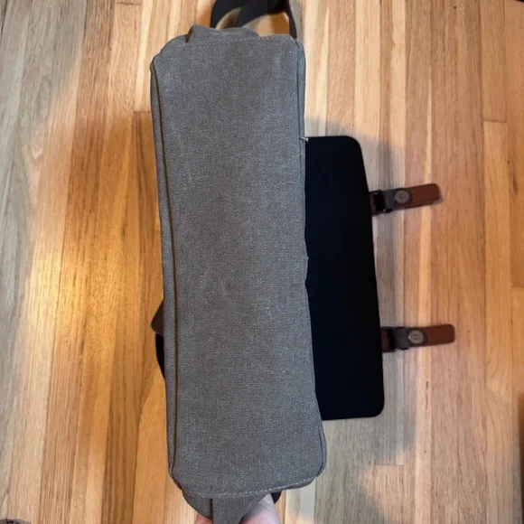 Haunted Mansion Limited Edition Disney Promo Messenger Bag- LIKE NEW!